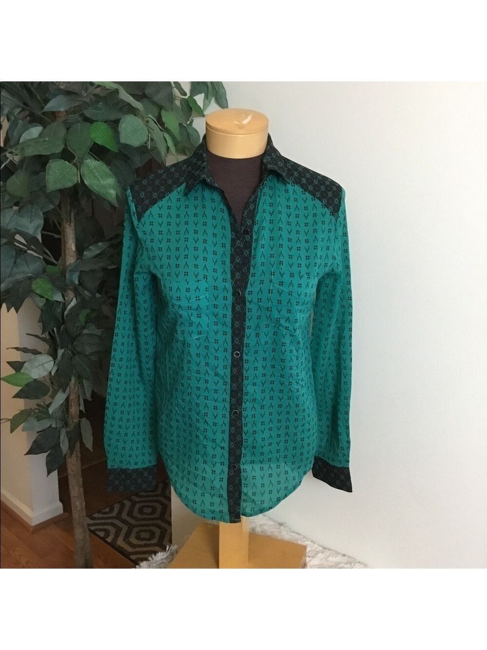 MNG Green black XS button down